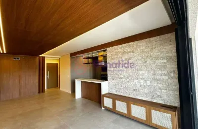 Apartamento para venda com 141m², vista permanente para a serra do japi.
