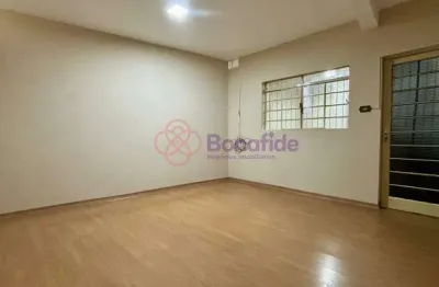 Casa RESIDENCIAL ou Comercial para LOCAÇÃO localizada no bairro Vianelo, em Jundiaí/SP.