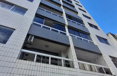 Amplo apartamento no coração de boa viagem,  com 03 quartos sendo 01 suíte  dependência completa de empregada