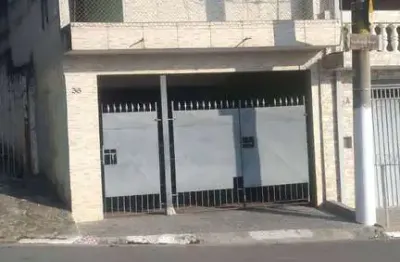 Sobrado ao lado bradesco matriz - 2 dormitórios com edícula