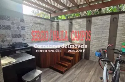 Aluga - se sobrado em condomínio no jardim britânia próximo a praia!