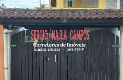 Sobrado a 10 min da praia da enseada – excelente localização!