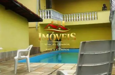 Alugo casa de alto padrão com piscina e edicula com banheiro.