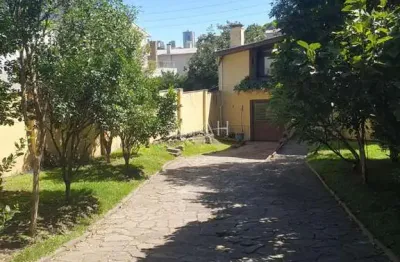 Casa com lareira e pé direito duplo em nossa senhora de lourdes, caxias do sul.