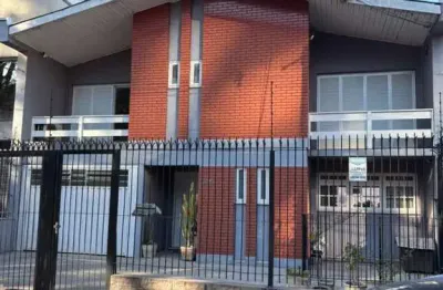 Excelente Residência semimobiliada próximo ao Hospital Virvi Ramos  com 267,72 m2