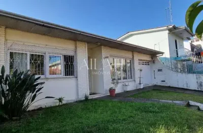 Casa semimobiliada com 03 dor (sendo duas suítes)- bairro universitário - com piscina