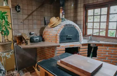 Excelente  chácara com 14 hectares, sendo 2,6 hectares de parreiras (arrendadas)