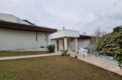 Excelente Casa próximo  Avenida São Leopoldo com 390 metros quadrados