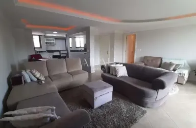 Excelente apto semimobiliado 167,99 m² privativos , no bairro  santa catarina