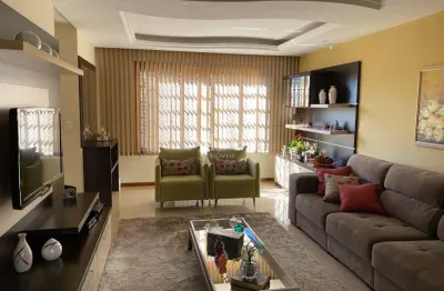 Excelente casa geminada e semimobiliada próxima ao hospital do círculo nsra medianeira, com 185 m2