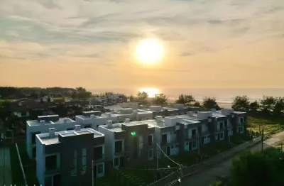 Excelente sobrado com 112,72 metros quadros há uma quadra da praia