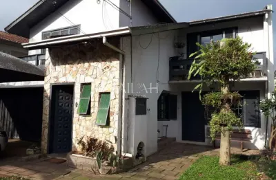 Excelente casa semimobiliada com 248 metros quadrados no bairro cruzeiro em caxias do sul