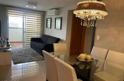 Apto mobiliado de 02 dormitórios, 01 suíte e frente norte, com vaga dupla de garagem, em São Pelegrino.