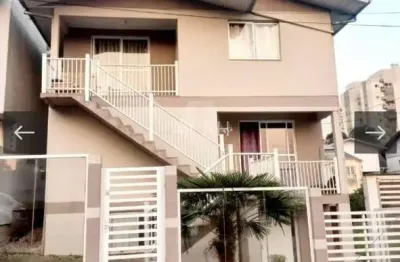 Ótima casa semimobiliada com 3 andares no bairro vinhedos, com 238,02 m2