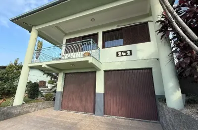 Casa mobiliada no centro de içara com 03 dormitórios sendo 01 suíte