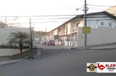 Casa duplex 3q com suíte em condomínio em santa cruz-rj