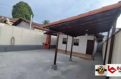 Casa com 2 quartos para alugar na Rua Martinho de Campos, 88, Santa Cruz, Rio de Janeiro