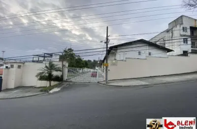 Casa duplex com 3q em condomínio em área nobre de santa cruz!