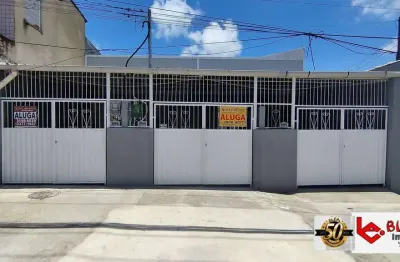 Casa com 2 quartos para alugar na Rua General Olímpio, 252, Santa Cruz, Rio de Janeiro