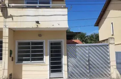 Casa duplex 2q no condomínio brisamar  em santa cruz/rj