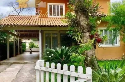 Casa duplex com sala, 2 suítes no bairro extensão do bosque em rio das ostras rj
