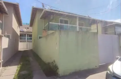 Casa duplex com 3 quartos sendo 2 suites a venda no bairro costazul em rio das ostras rj
