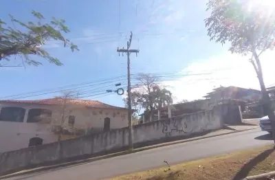 Casa a venda no centro de rio das ostras com um terreno de 2.420 metros