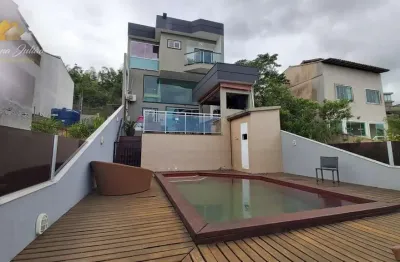 Casa triplex em alto padrão com 3 quartos sendo 1 suíte a venda no bairro jardim guanabara em macaé rj