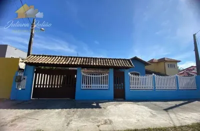Casa linear à venda, com 3 quartos, em terreno inteiro, no serramar, rio das ostras, rj