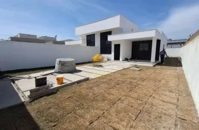 Casa linear 3 quartos sendo 1 suíte a venda com closet no bairro verdes mares em rio das ostras rj