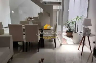 Casa duplex com 3 quartos sendo 2 suítes a venda no vale das palmeiras em macaé