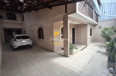 Casa duplex com 5 quartos sendo 2 suítes a venda no bairro sol e mar em macaé rj