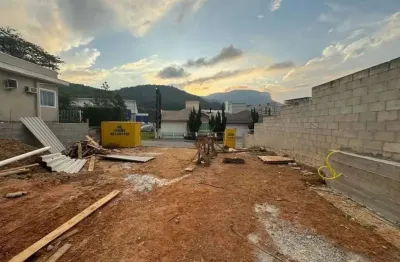 Terreno à venda na Rua dos Sabiás, 109, Pedra Branca, Palhoça
