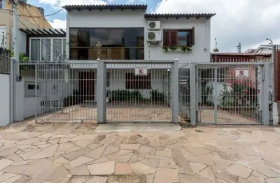 Casa com 7 quartos à venda na rua luzitana, 824, higienópolis, porto alegre, 344 m2 por r$ 1.380.000