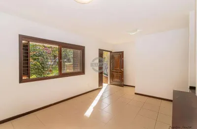Casa com 3 quartos à venda na rua teixeira de carvalho, 172, medianeira, porto alegre, 250 m2 por r$ 890.000