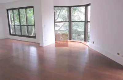 Apartamento reformado com 210m², 3 dormitórios, sendo 3 suítes, 3 vagas.