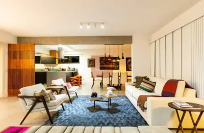 Excelente apartamento com 200m², reformado, 3 dormitórios, sendo 3 suítes, 4 vagas.