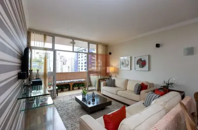 180 m2 com ampla sacada em uma pequena rua charmosa e arborizada no coração do itaim bibi