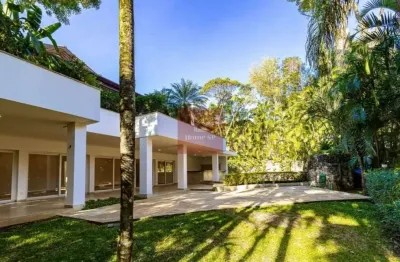 Casa em condomínio fechado alto padrão 641m² 4suites 6 vagas de garagem