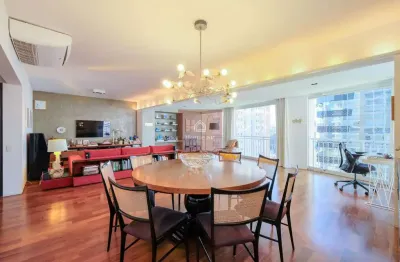 Excelente apartamento com 185m², 3 dormitórios, sendo 3 suítes, 3 vagas.