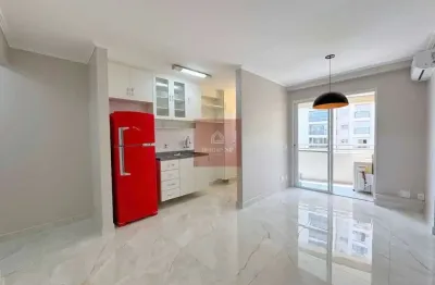 Apartamento com 50m², reformado, fora de rota, 2 dormitórios, 1 vaga.