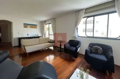 Moema, excelente localização e planta privilegiada com ambientes espaçosos
