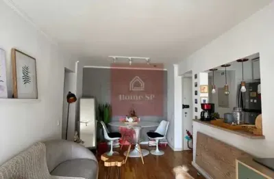 Charmoso apartamento com 40m², 1 dormitório, andar alto, fora de rota, 1 vaga.