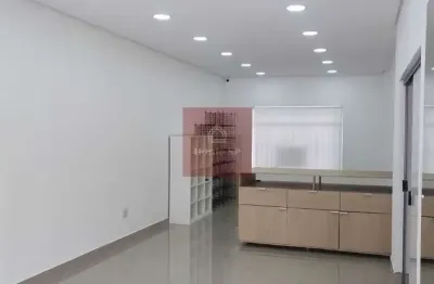 Moema, loja com 130 ac, no térreo vão livre, e acima 3 salas , 3 vagas