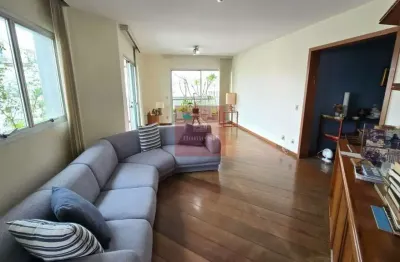 210 Metros, um por andar, na melhor localização de Moema Pássaros, andar alto, com vista.