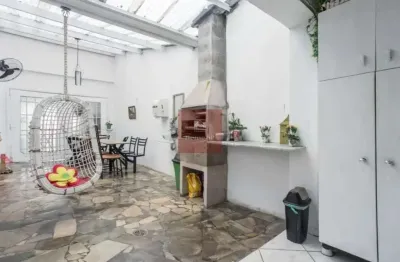 Cambuci; casa de vila com 04 dormitórios, 02 suítes,04 banheiros,04 vagas, 231 metros
