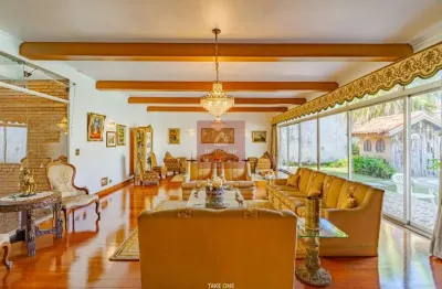 Brooklin velho, casa com 589au para modernizar, 3 suites, 4banheiros, 6 vagas