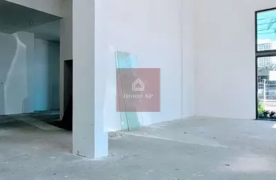 Loja de rua, de esquina,  sob um prédio residencial.