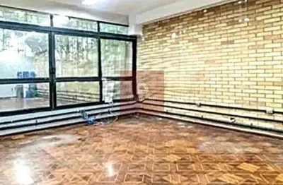 Ótimo sobrado comercial, 400 m2, com 11 salas e 5 vagas. alugado