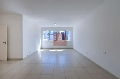 105 m² | 2 dormitórios + quarto de apoio | 1 suíte | 3 banheiros | 1 vaga grande e fixa | a 300m do